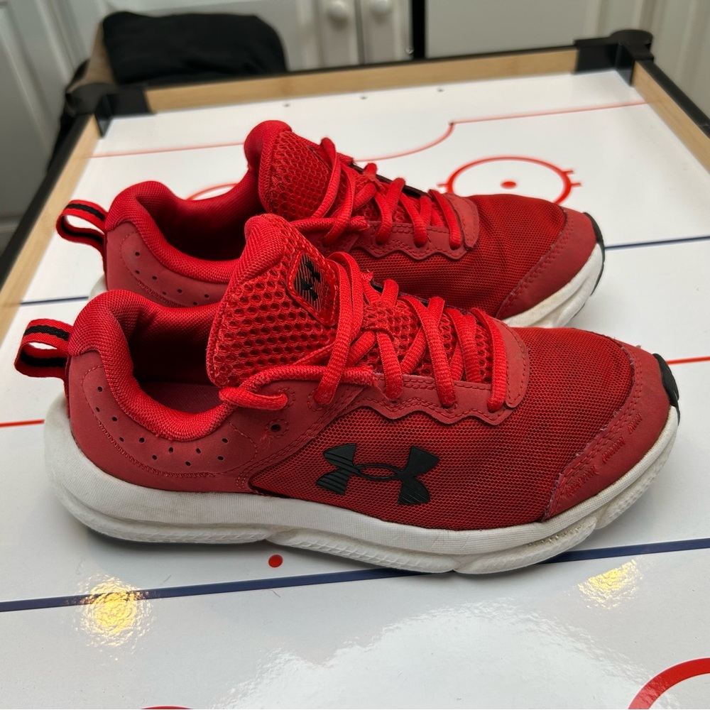 Under Armour Assert 9 Kids School Running Shoes Red/white - Size 6.5Y